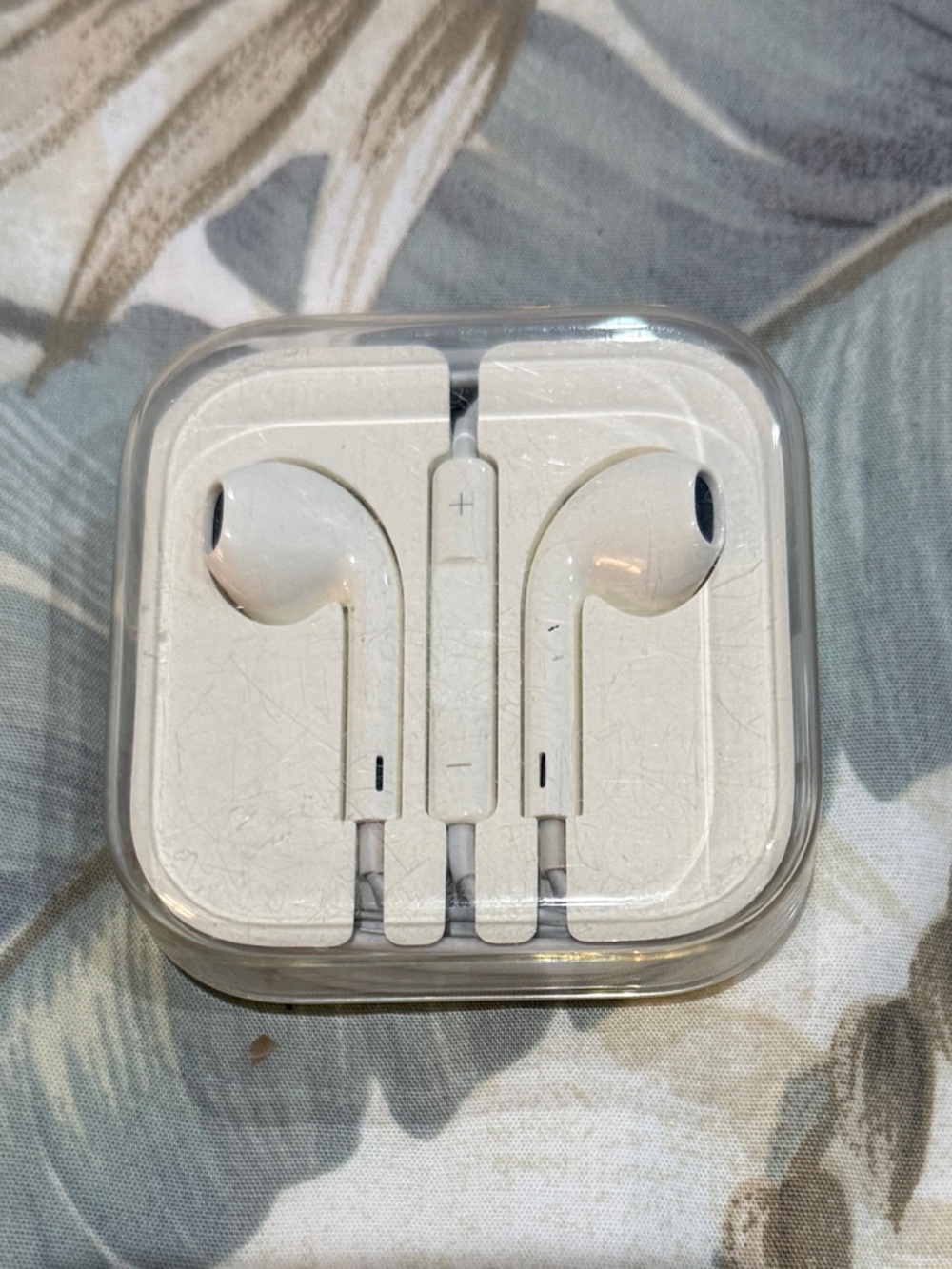 Apple wired earbuds nwot